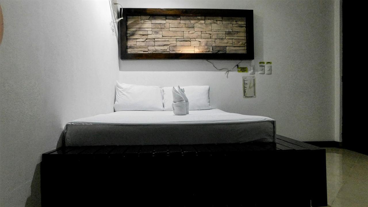 Hotel Kong 麦德林 外观 照片