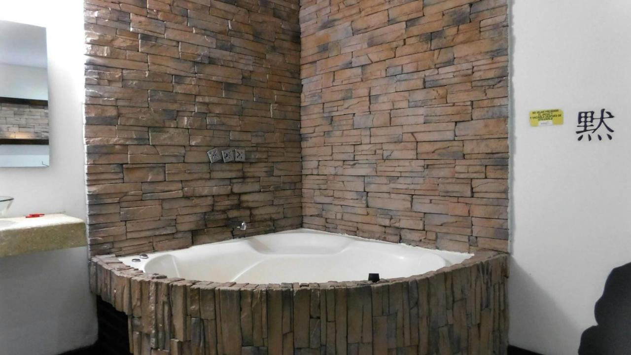 Hotel Kong 麦德林 外观 照片