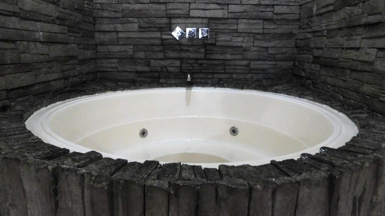 Hotel Kong 麦德林 外观 照片