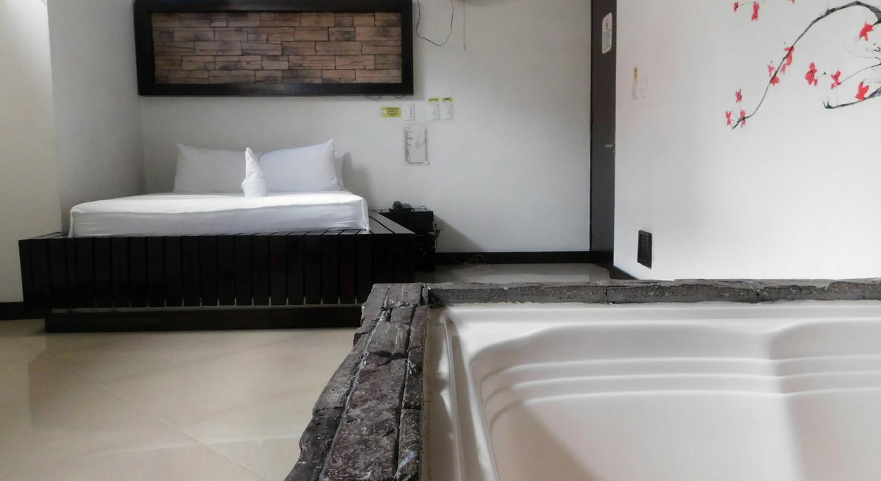 Hotel Kong 麦德林 外观 照片